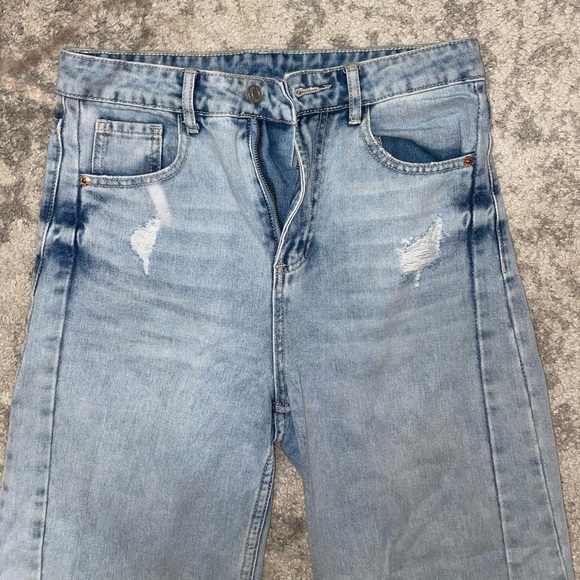 Women’s Light Wash Distressed Wide Leg Mom Jeans - Picture 4 of 5